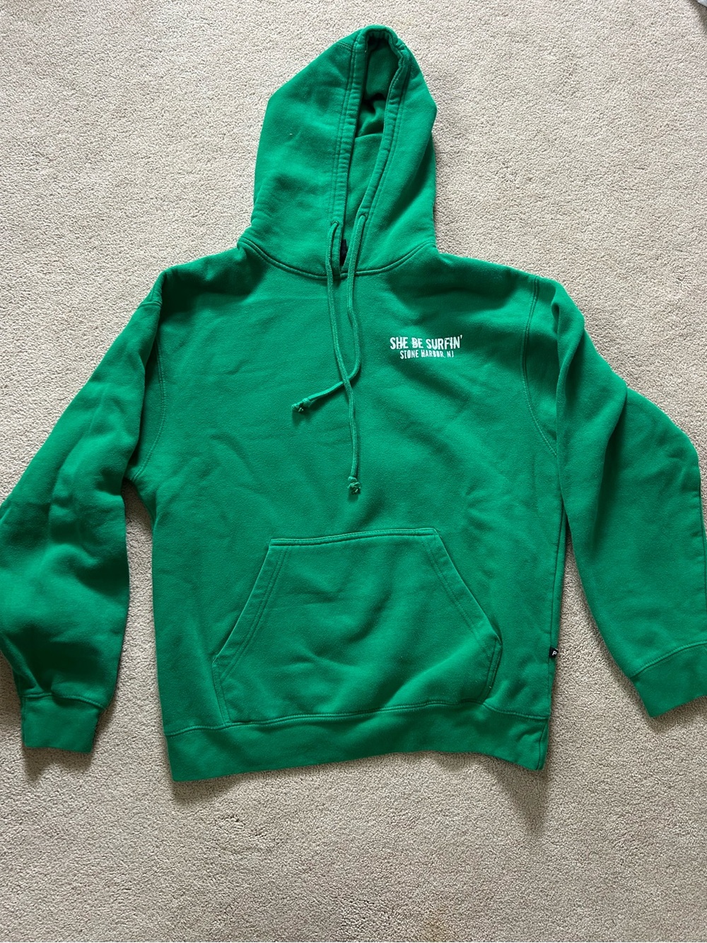 She Be Surfin' Green Pullover Hoodie - Casual Sweatshirt